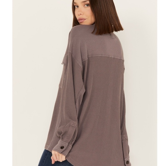 Cleo + Wolf | Oversized Knit Waffle Weave Button Up Shirt - Picture 3 of 4